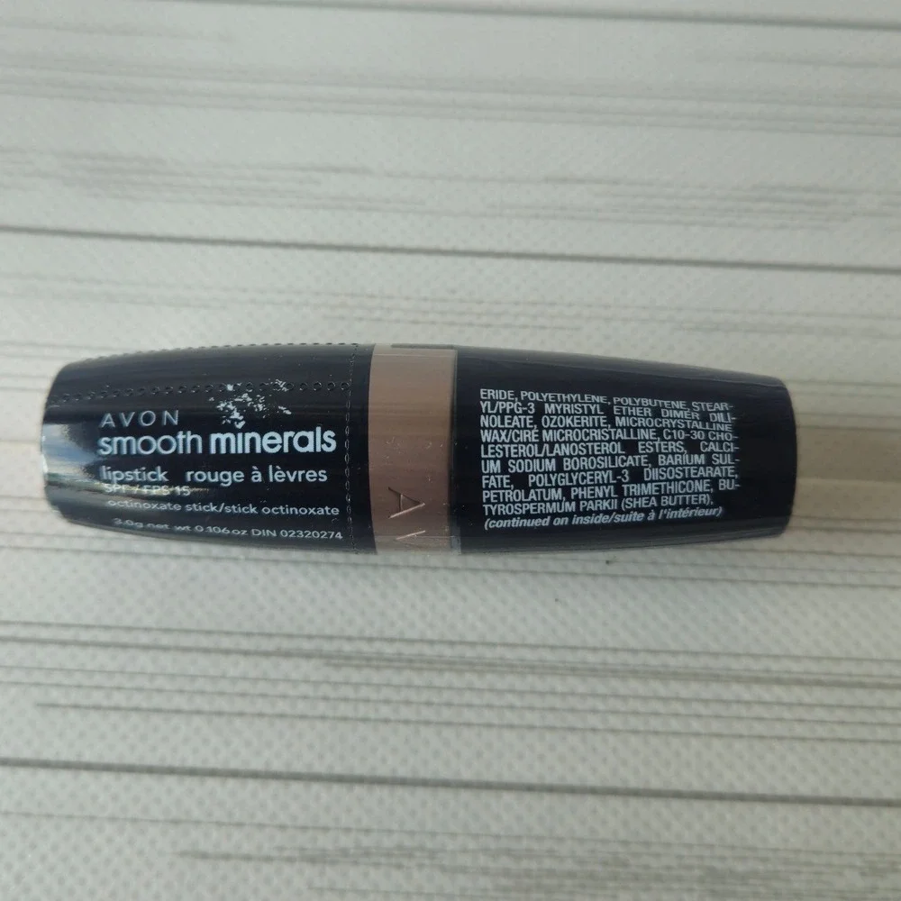 Avon Smooth Minerals Lipstick Womens 3g Rose Garnet SPF 15 Shimmer EXP: 2013